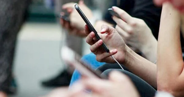 Telefon və sosial şəbəkələr yaddaşı və diqqəti zəiflədir? PSİXOLOQ AÇIQLADI