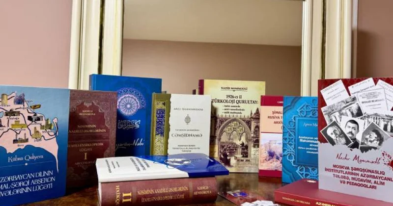 Prezident Kitabxanasına dilçiliklə bağlı elmi nəşrlər hədiyyə olunub