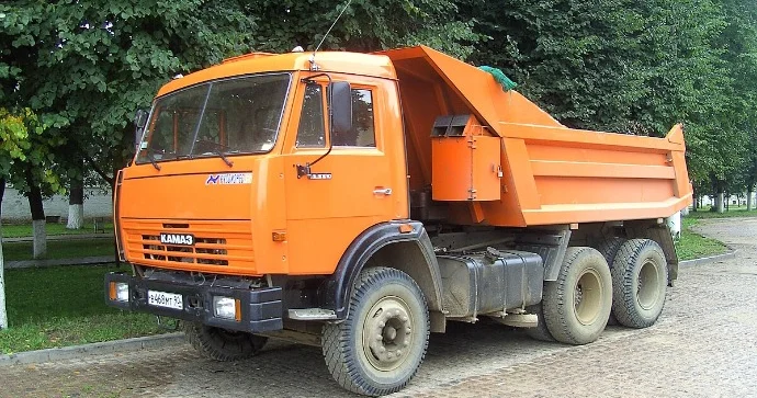 16 ton artıq yüklənmiş KAMAZ 13 maşını əzdi