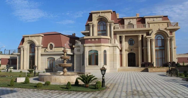 ​Bakıda torpaq qiymətinə villalar satılır FOTO