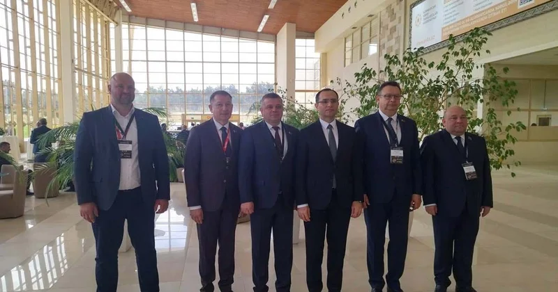 МАЗ представил в Баку варианты поставок техники для Азербайджана