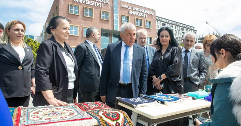 Əlilliyi olan gənclərin əl işləri Milli Xalça Festivalında nümayiş etdirilib