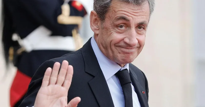 Nikolya Sarkozi həbs cəzasından azad edildi