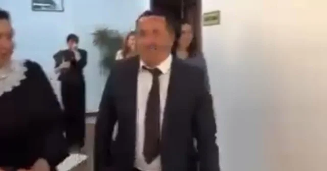 İşdən çıxan direktor müavinini belə yola saldılar Adamsan (VİDEO)