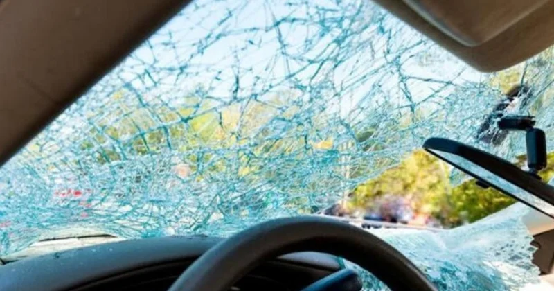 В Шеки перевернулся автомобиль: один человек погиб, двое пострадали