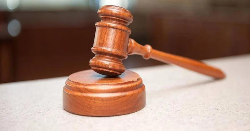 Oğurluq iddiası: 5 nəşriyyat ona qarşı birləşdi