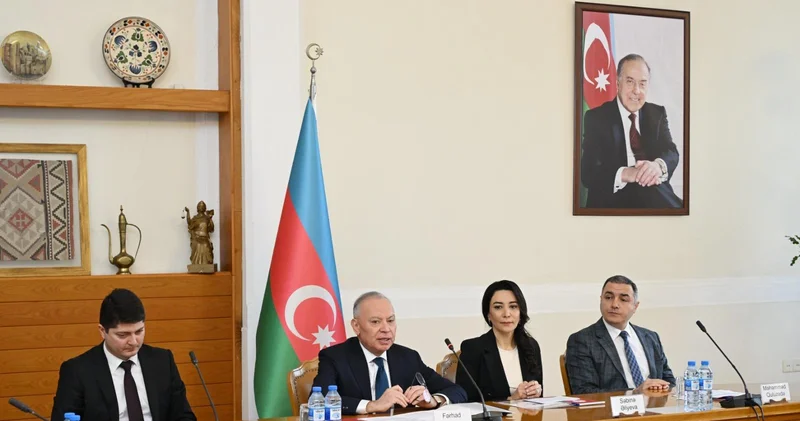 Konstitusiya Məhkəməsində dəyirmi masa keçirilib Heydər Əliyevin 103 cü ildönümünə həsr edilib