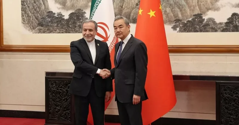 Van İ Pekində Abbas Əraqçi ilə regiondakı vəziyyəti müzakirə edib