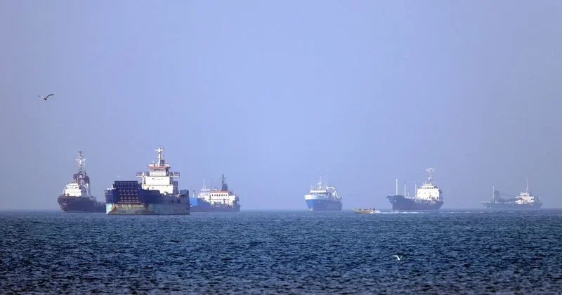 Hörmüz boğazında ticarət gəmilərinə hücumları ABŞ hərbçiləri dəf etdilər