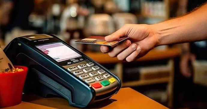 Təmassız ödənişlərin sürətlə artımı ölkə iqtisadiyyatına necə təsir edir? Mütəxəssis RƏYİ