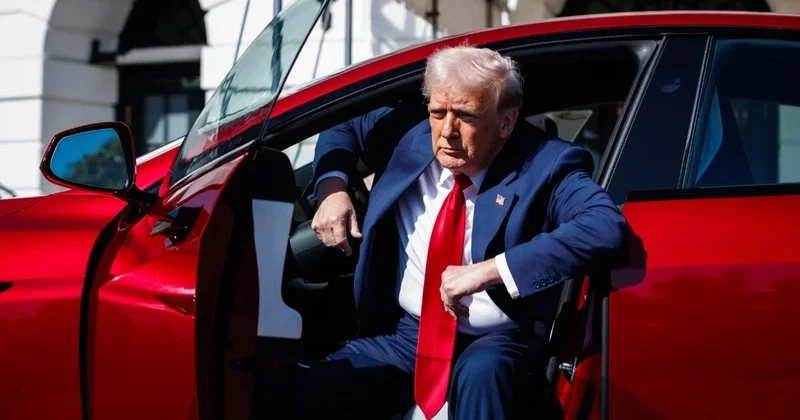 СМИ: Трамп планирует продать свой Tesla