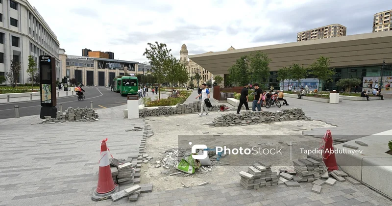 28 May ətrafındakı PARK açılışdan bir neçə ay sonra BƏRBAD vəziyyətə düşdü: Hər addımda bir deşik