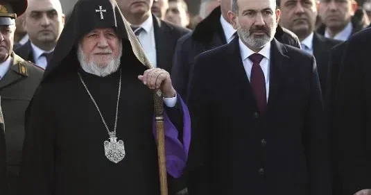 Пашинян: Гарегин должен ответить, нарушил ли он клятву безбрачия и имеет ли детей