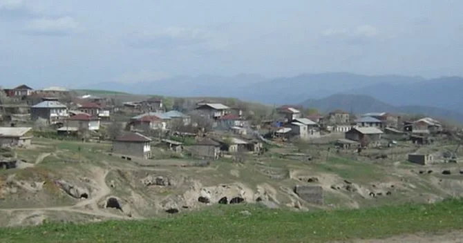İki azyaşlı Ermənistan sakini azaraq Azərbaycan ərazisinə keçib