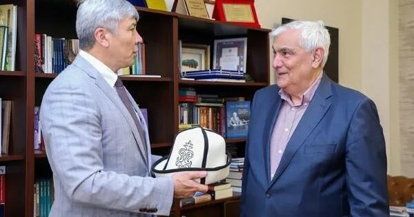 Kamal Abdulla qırğız səfirlə görüşdü Foto