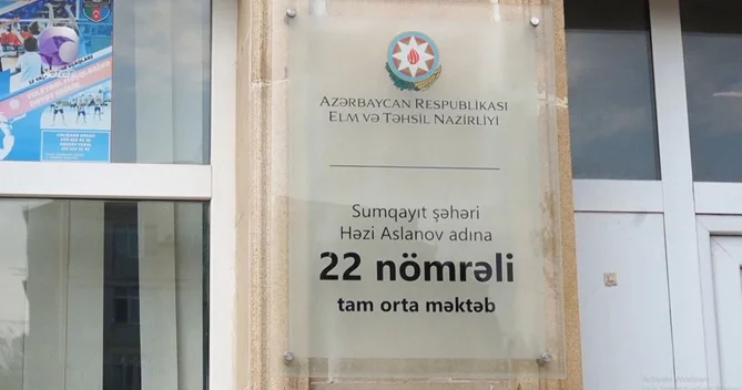 22 saylı məktəbdə kişi gözətçi xadiməçiyə yumruq vurub?