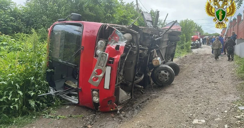 Rusiyada uşaqları daşıyan avtobus aşıb: 12 nəfər xəsarət alıb