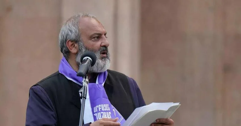 Baqrat yenidən meydanda: Paşinyanın istefası tələbi ilə etirazlara başlayacaq