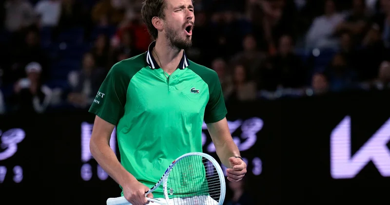 Medvedev 1 ci, Sisipas 2 ci mərhələdə dayandı