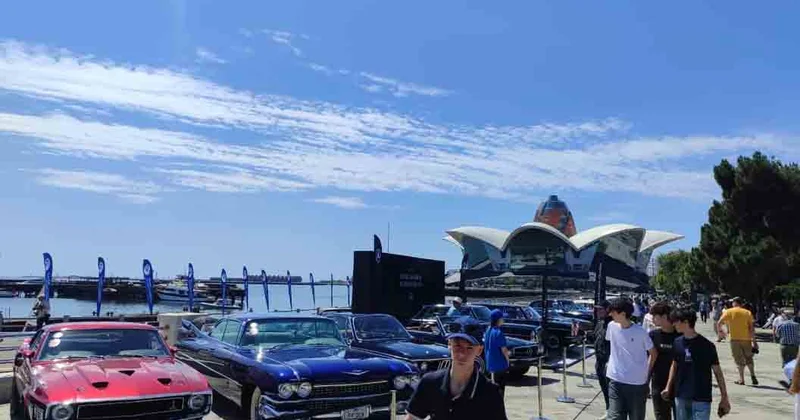 Фестиваль Classics & Supercars в Баку: раритетные автомобили и суперкары на набережной