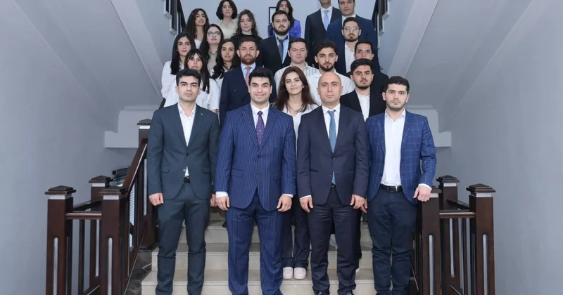 Nazir rəqəmsal texnologiyalar sahəsi üzrə Dövlət Proqramı məzunları ilə görüşüb