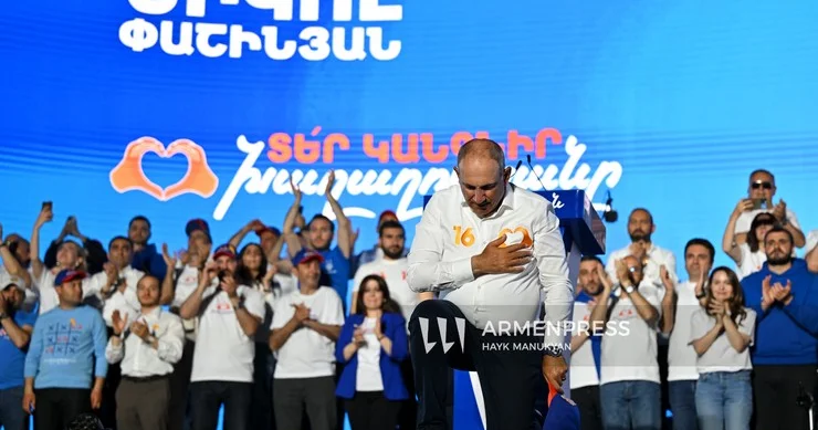 PAŞİNYAN DİZ ÇÖKDÜ Və söz verdi ki... + FOTOLAR