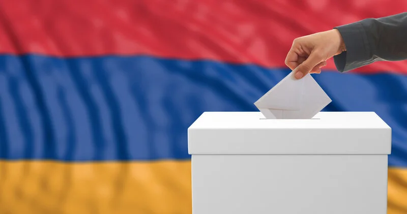 Ermənistanda səs verən hərbi çağırış yaşlı kişilərin ölkədən çıxışına qadağa qoyuldu