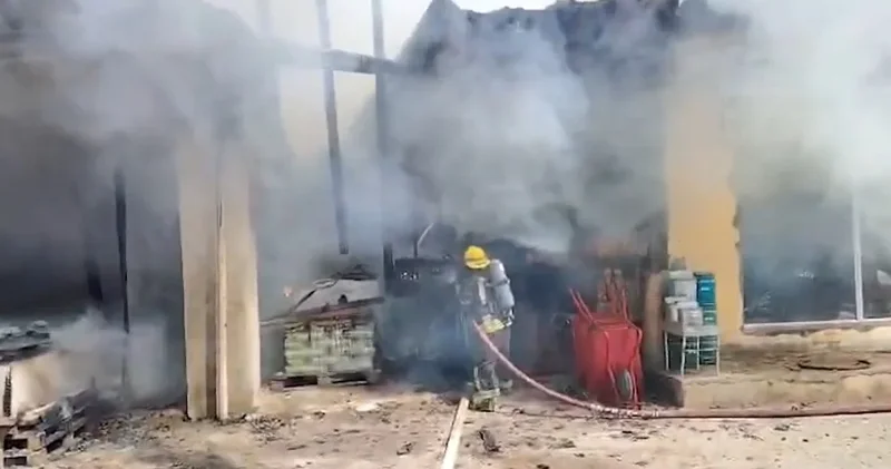 В поселке Бина сгорел магазин