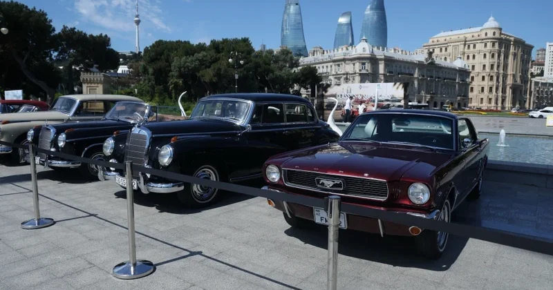 Bakıda avtomobil festivalı: Retro şou