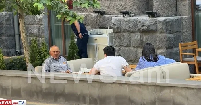Paşinyan "sükut günü"ndə belə istirahət edir Video