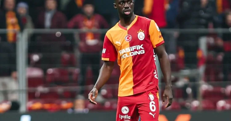 Qalatasaray ın müdafiəçisi üçün 18 milyon avroluq təklif