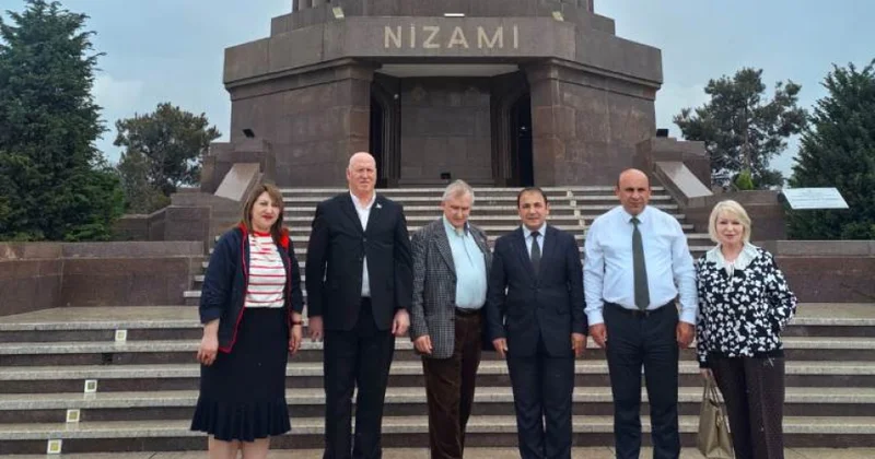 Avropalı alimlər Nizami Gəncəvinin məqbərəsini ziyarət ediblər