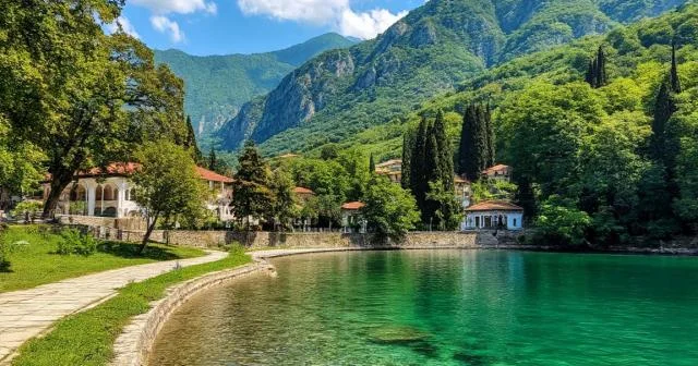 Məmurla qalmaqaldan sonra Abxaziyaya turist axını azalıb...