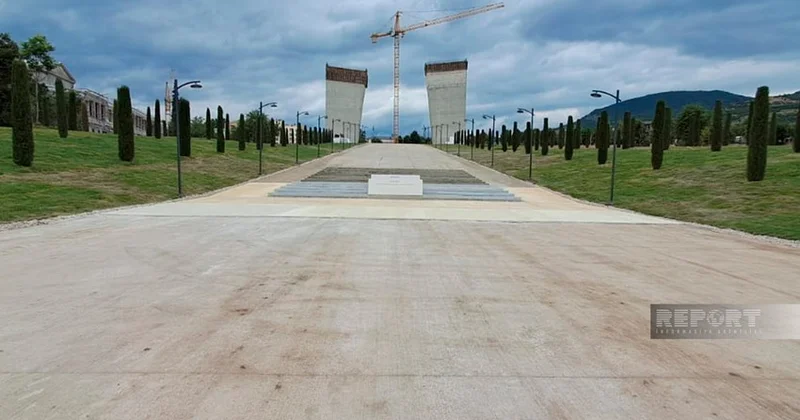 Xankəndidə 44 metr hündürlüyündə Zəfər Tağı inşa olunur