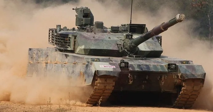 Çin ucuz tank bazarını da ələ keçirir: T 72 üzərində VT 4 ilə Rusiyaya meydan oxuyur