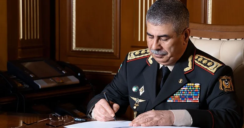 Министр обороны Азербайджана Закир Гасанов выразил соболезнования турецкому коллеге