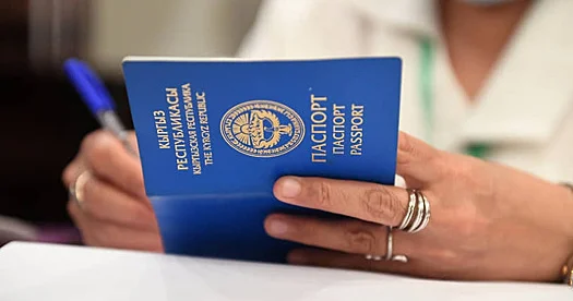 Qırğızıstan pasportları ruslar üçün əlçatmaz olur...