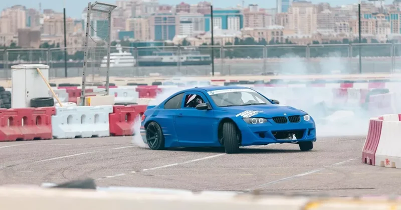 В Баку прошел фестиваль скорости: определены призеры гонки US Legends Cars ФОТО
