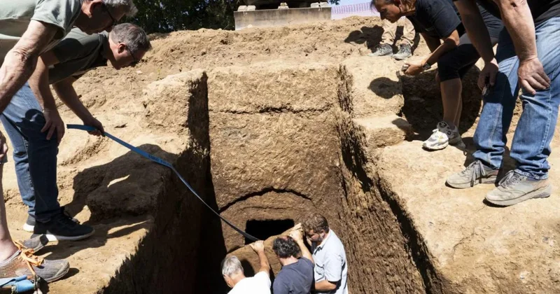 İtaliyada tapılmış bütöv etrusk simvolu...