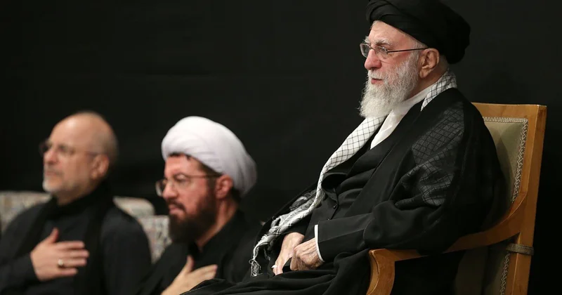 Ayətullah Xamnəi, nəhayət, ictimaiyyət qarşısına çıxdı
