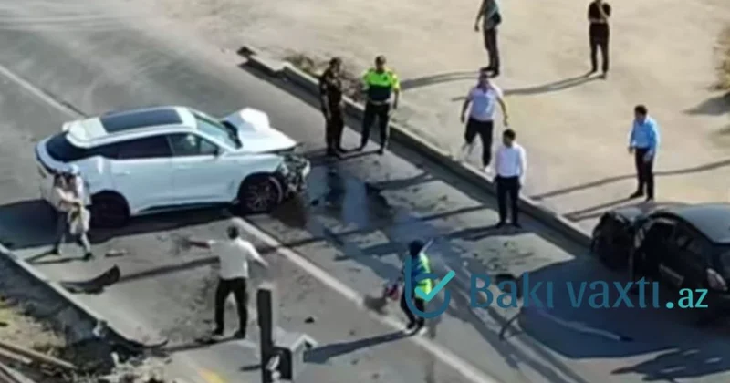 Bakıda iki maşın toqquşdu: iki nəfər xəsarət aldı VİDEO