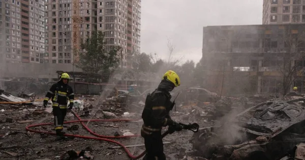 И снова Россия бомбит Киев. Множество жертв...