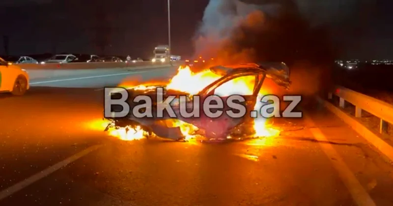 Bakıda avtomobil iki yerə bölündü Ağır qəza+Video
