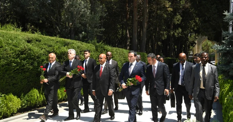 Zimbabve parlamentinin sədri Heydər Əliyevin məzarını və Zəfər parkını ziyarət edib