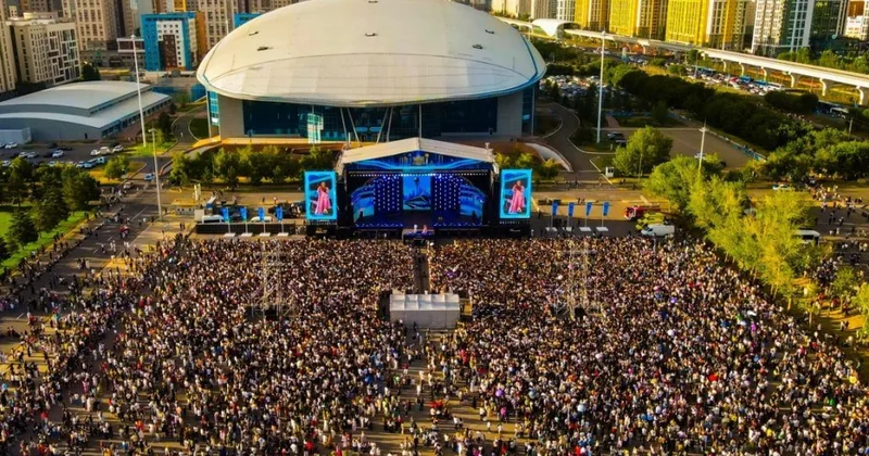 “Astana günü” münasibətilə keçirilən konsertlərdə 100 mindən çox insan iştirak edib