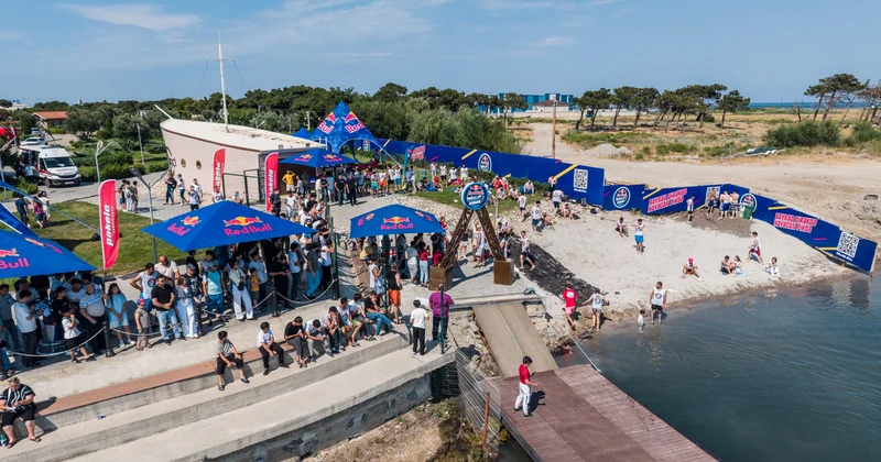 150 участников, один флаг и десятки попыток: Пираллахы принял Red Bull Yağlı Dirək ФОТО
