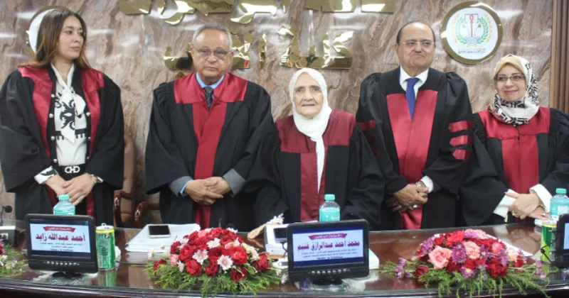 Arzusundan vaz keçmədi: Misirli qadın 83 yaşında fəlsəfə doktoru oldu
