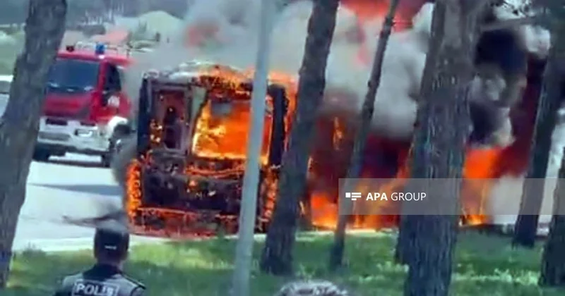 МЧС ликвидировало пожар в автобусе возле автовокзала в Баку ВИДЕО