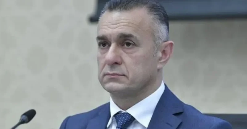 Nazir direktoru işdən çıxardı FOTO