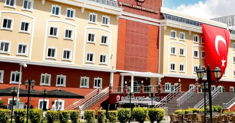 Azərbaycanlı abituriyentlər üçün böyük fürsət: İstanbulun mərkəzində bir dünya universiteti tələbə qəbuluna başladı